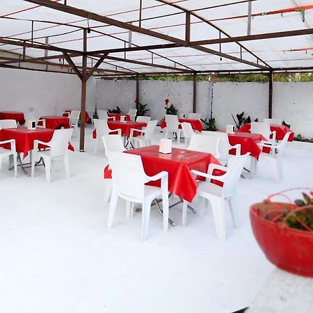 乌雷基 Theodora酒店 外观 照片